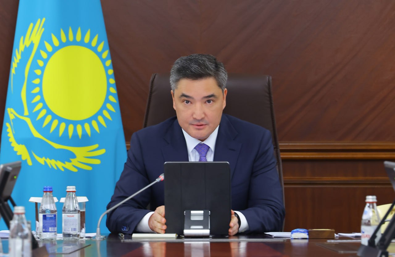 Премьер потребовал навести порядок: посредники накручивают цены на продукты