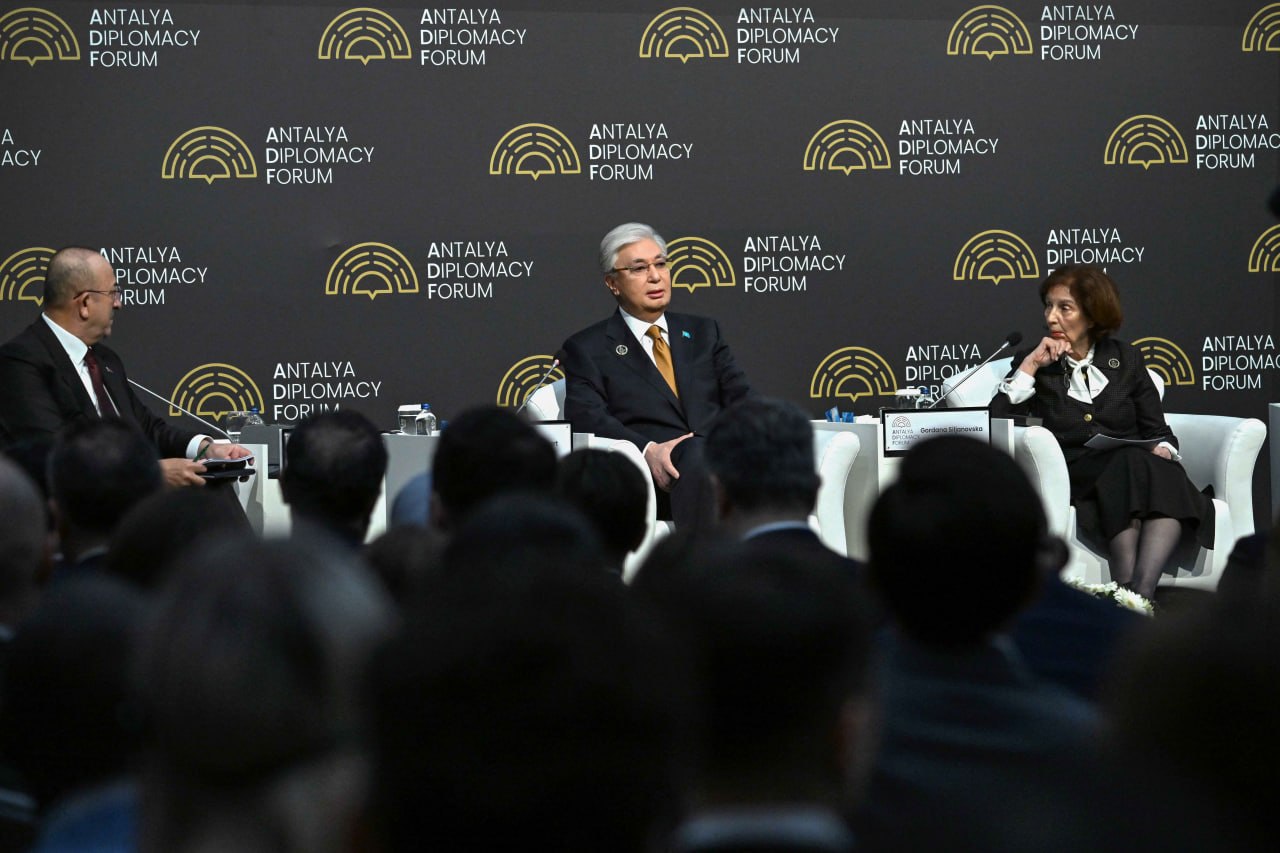 "Жай ғана жауапкершілік танытып, сабырлы болу қажет": Тоқаев бүгінгі көшбасшылар туралы