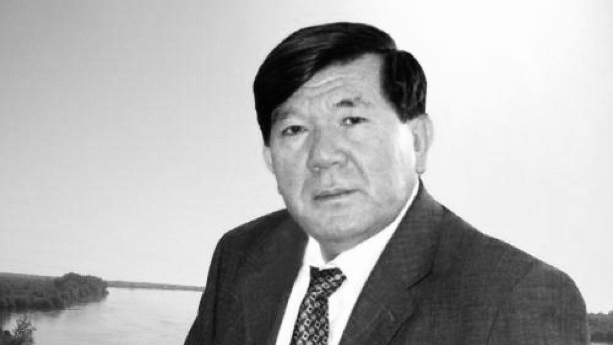 Скончался казахский поэт Мухтар Шаханов