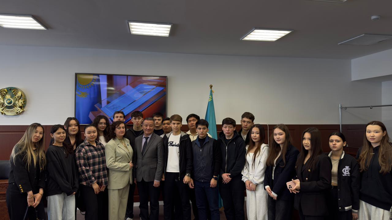 В Астане прошёл круглый стол о Конституции и гражданской ответственности молодежи