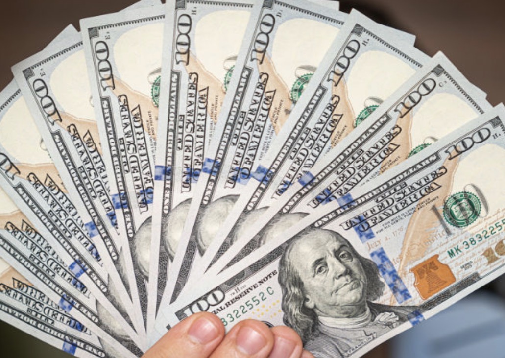 Курс доллара снова снизился в Казахстане