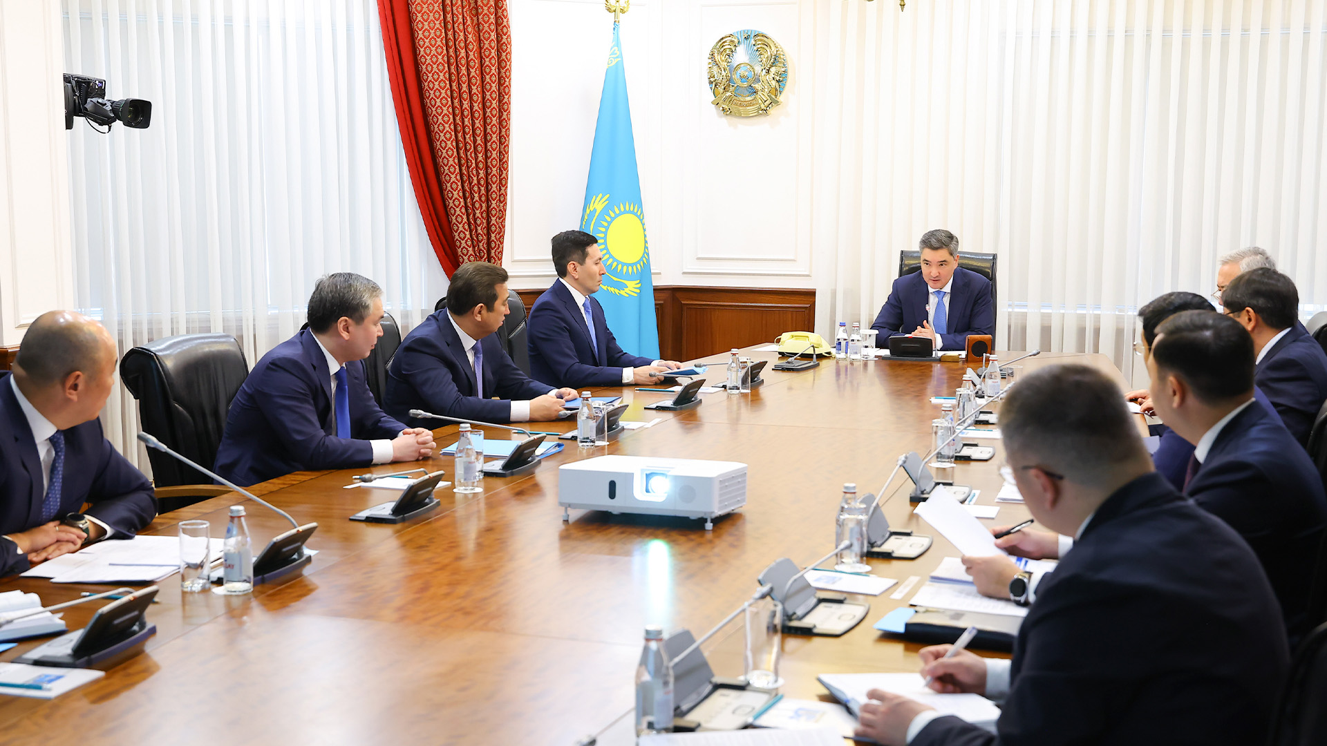 Премьер-министр поручил расширить меры поддержки казахстанских производителей