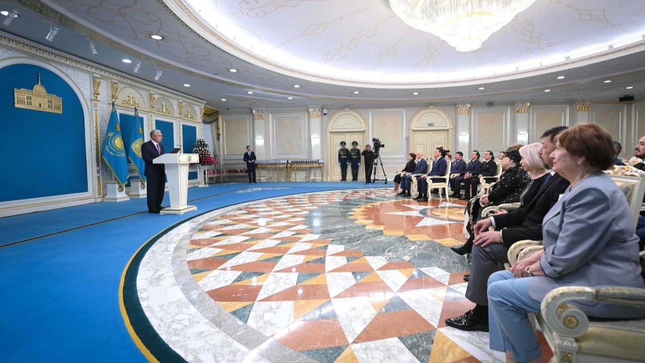 Токаев наградил орденами работников культуры