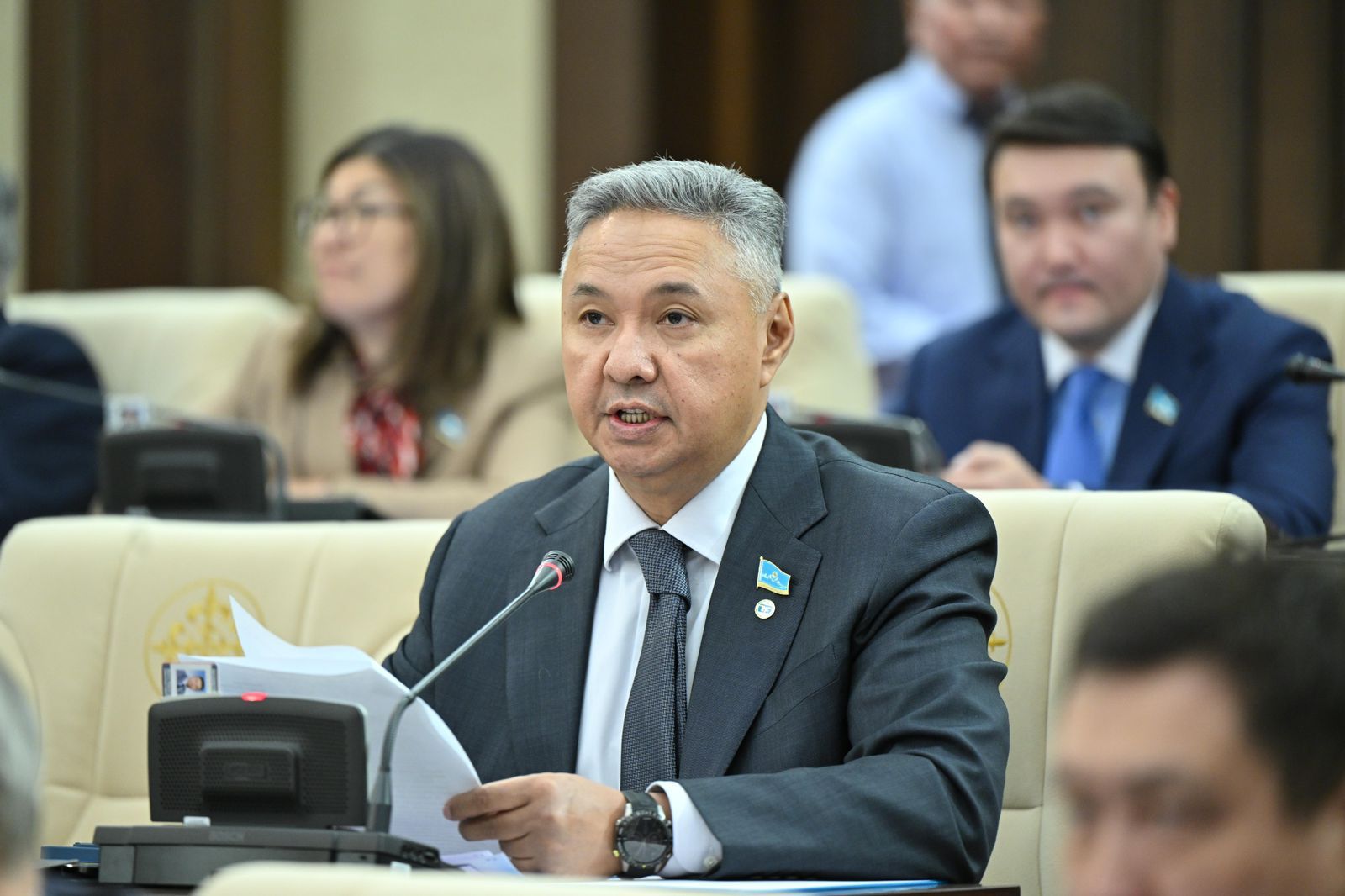 "Ойымның емес, сөзімнің келте болғанын мойындаймын" - Азат Перуашев "штрафстан" туралы