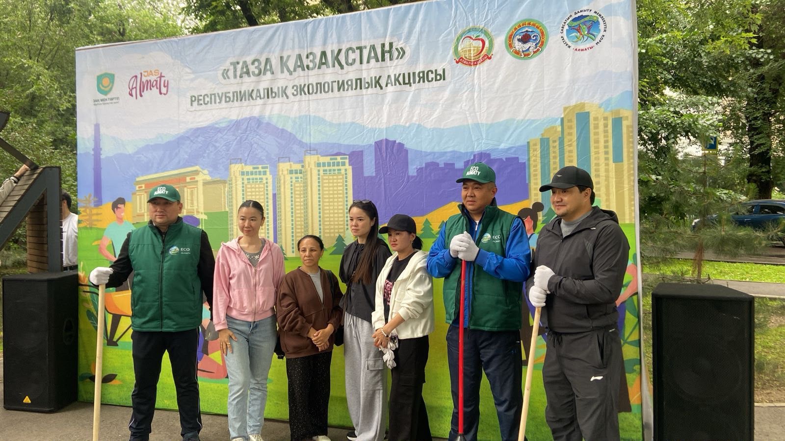 Алматыдағы жалпықалалық сенбілікке 7 мыңнан астам адам қатысты