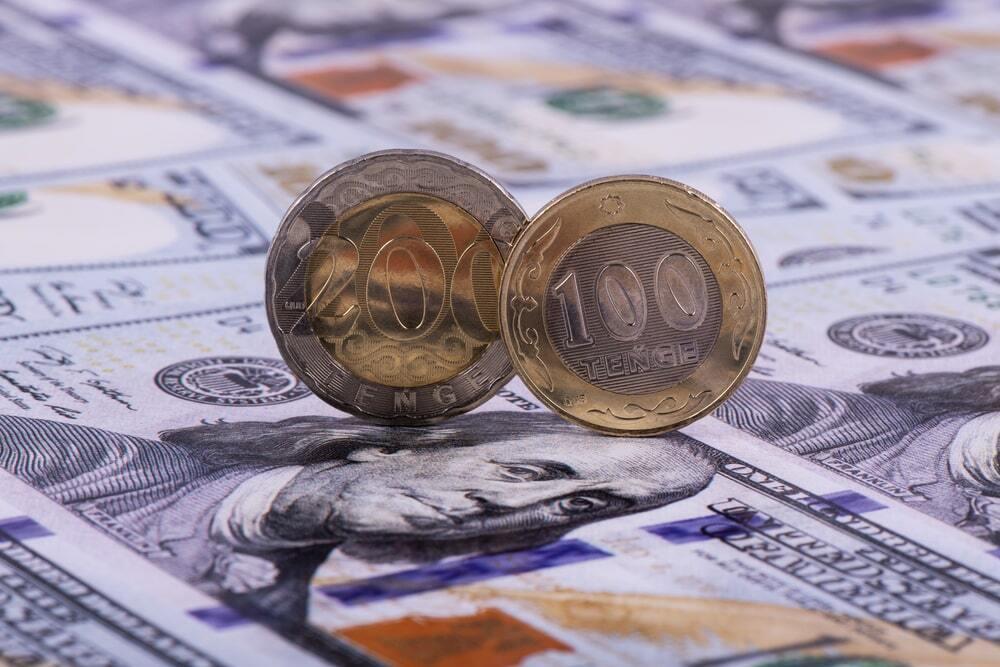 Зарплаты не догнали инфляцию: Казахстан показал худший результат в ЕАЭС