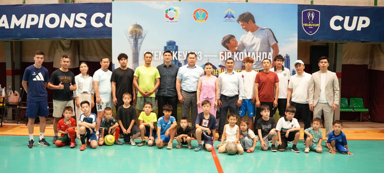 Әкелер күні мерекесінде футболдан шеберлік сабақ өтті