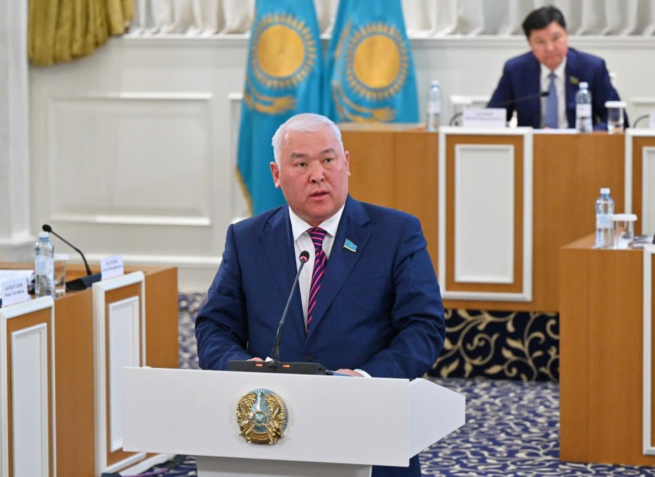«Адам өмірі қызғалдақтан арзан болып тұр» – Мұрат Әбенов