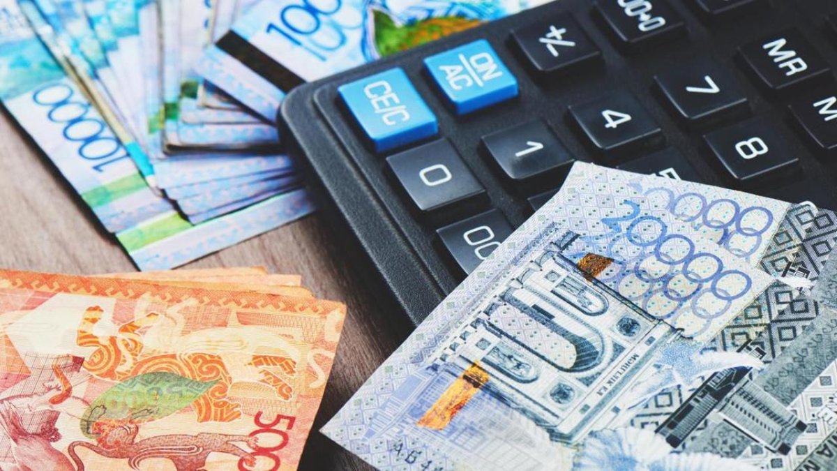 Казахстанцам могут разрешить тратить часть накоплений до выхода на пенсию