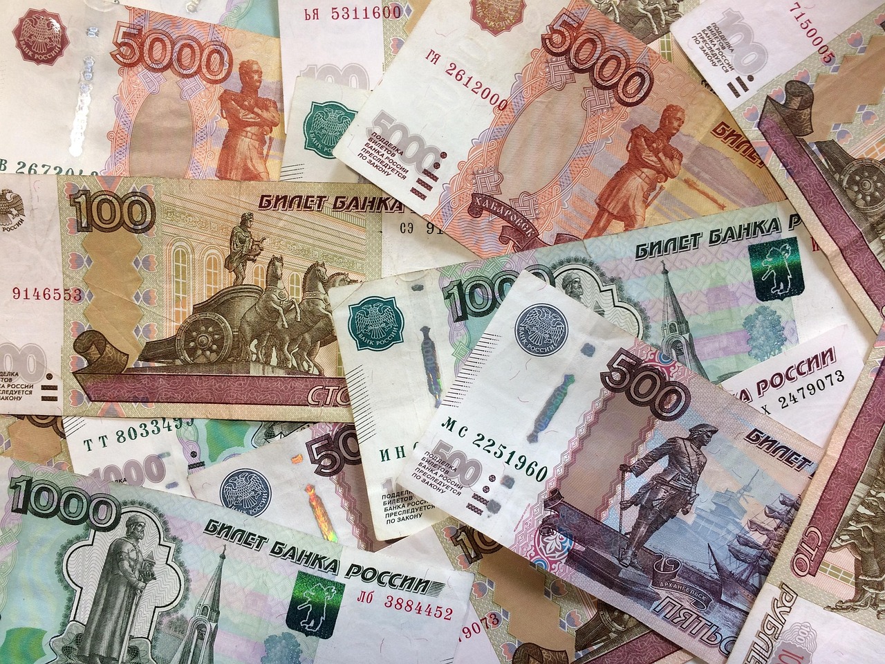 Казахстанцы снова начали скупать наличные рубли