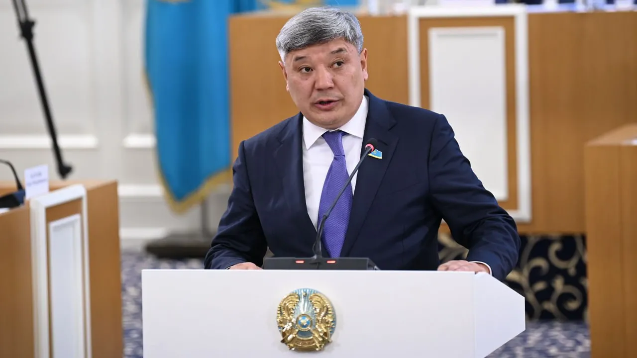 Депутаттар 16 жасқа дейінгі балалардың әлеуметтік желіге кіруіне шектеу қою тетігін нақтылауды ұсынды