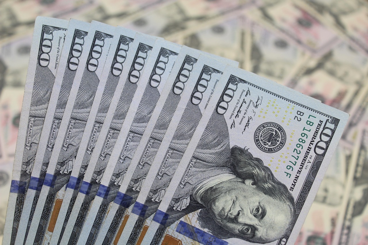 Курс доллара в Казахстане опустился ниже 445 тенге