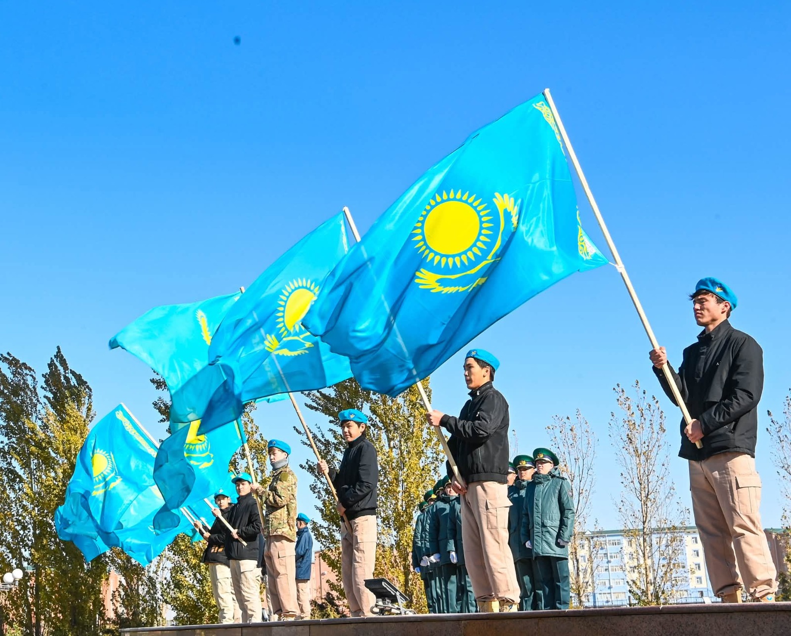 Қызылордада Республика күніне орай Мемлекеттік Ту көтерілді