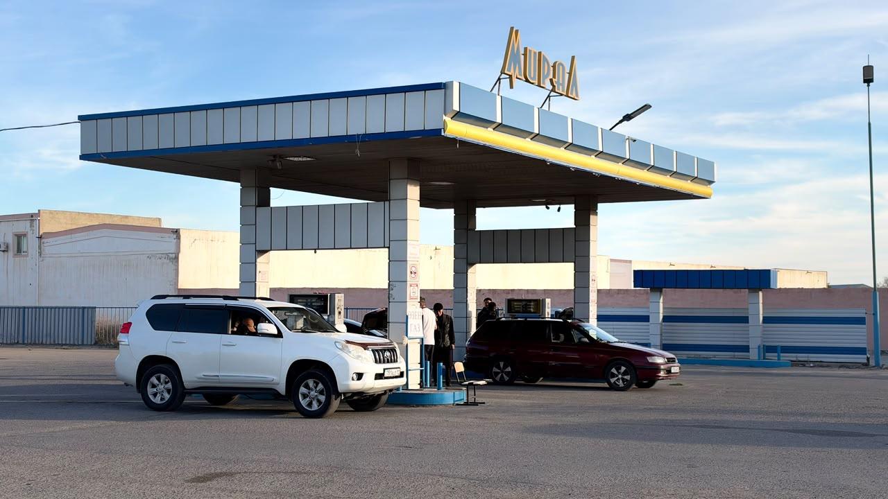 Казахстанцам напомнили о запрете заправлять бытовые баллоны на автогазозаправках